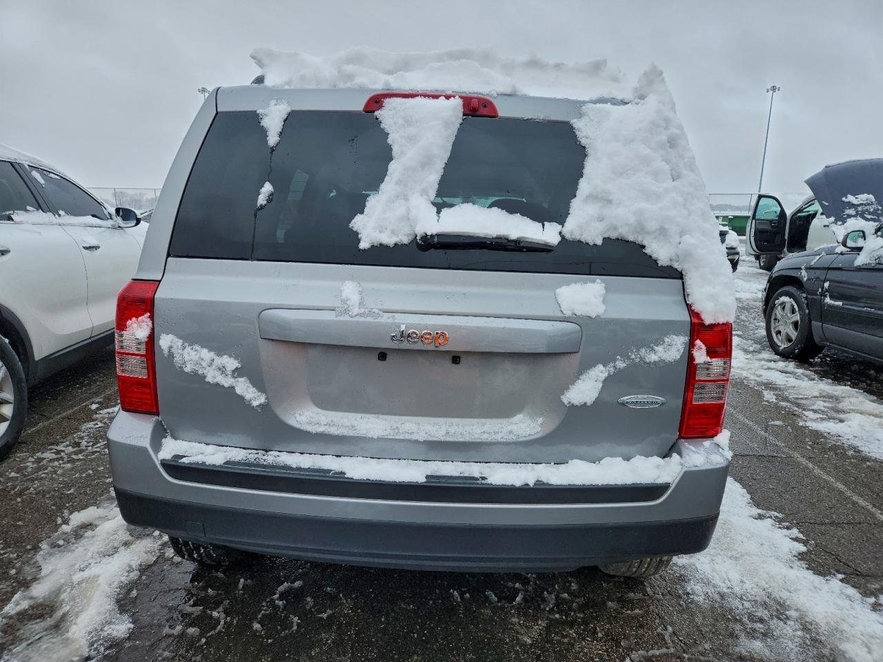 Jeep Patriot Latitude Image 6