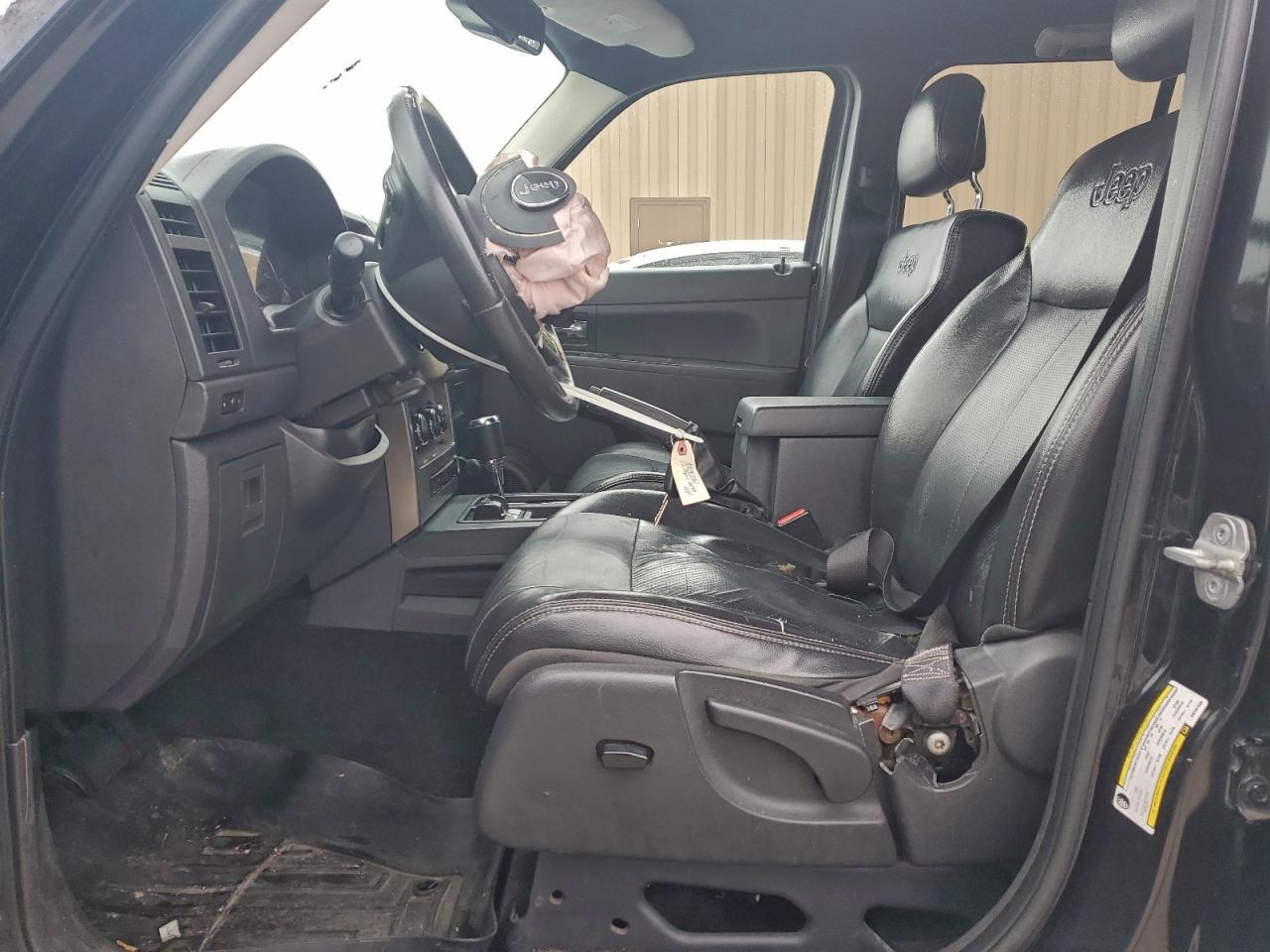 Jeep Liberty Sport Image 9