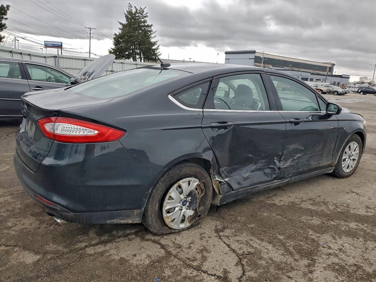 Ford Fusion S Image 2