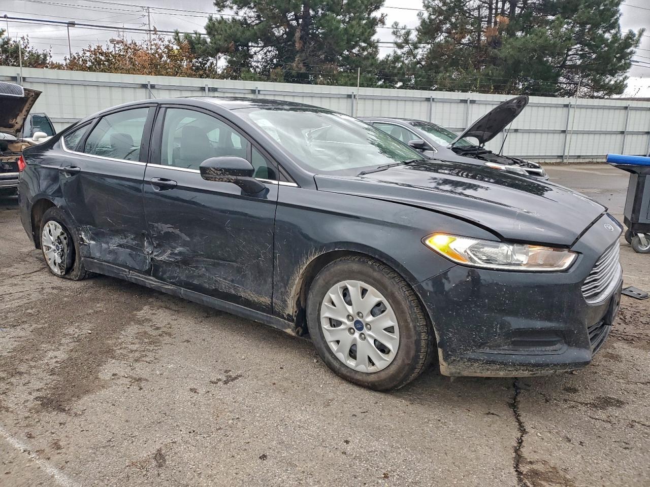 Ford Fusion S Image 10