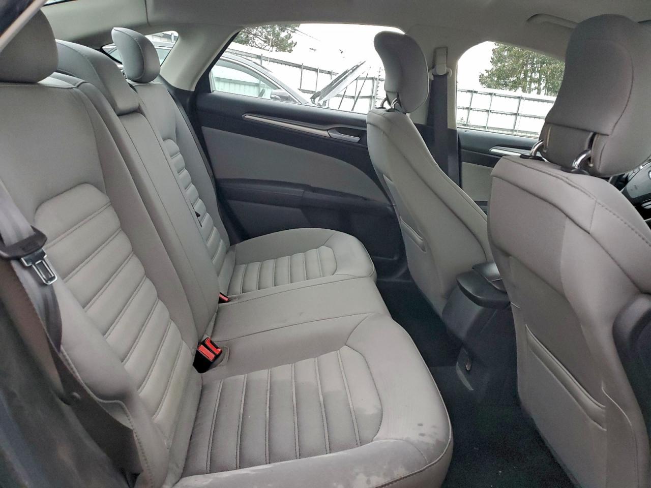 Ford Fusion S Image 6