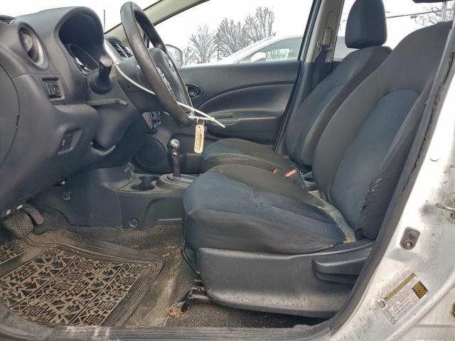 Nissan Versa S Image 8