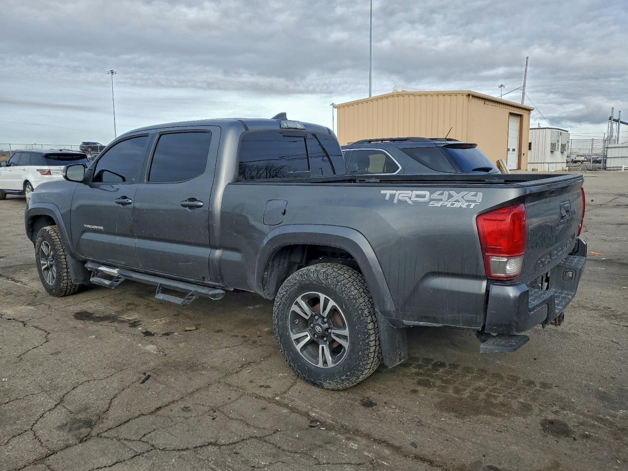 Toyota Tacoma Double Cab Image 2