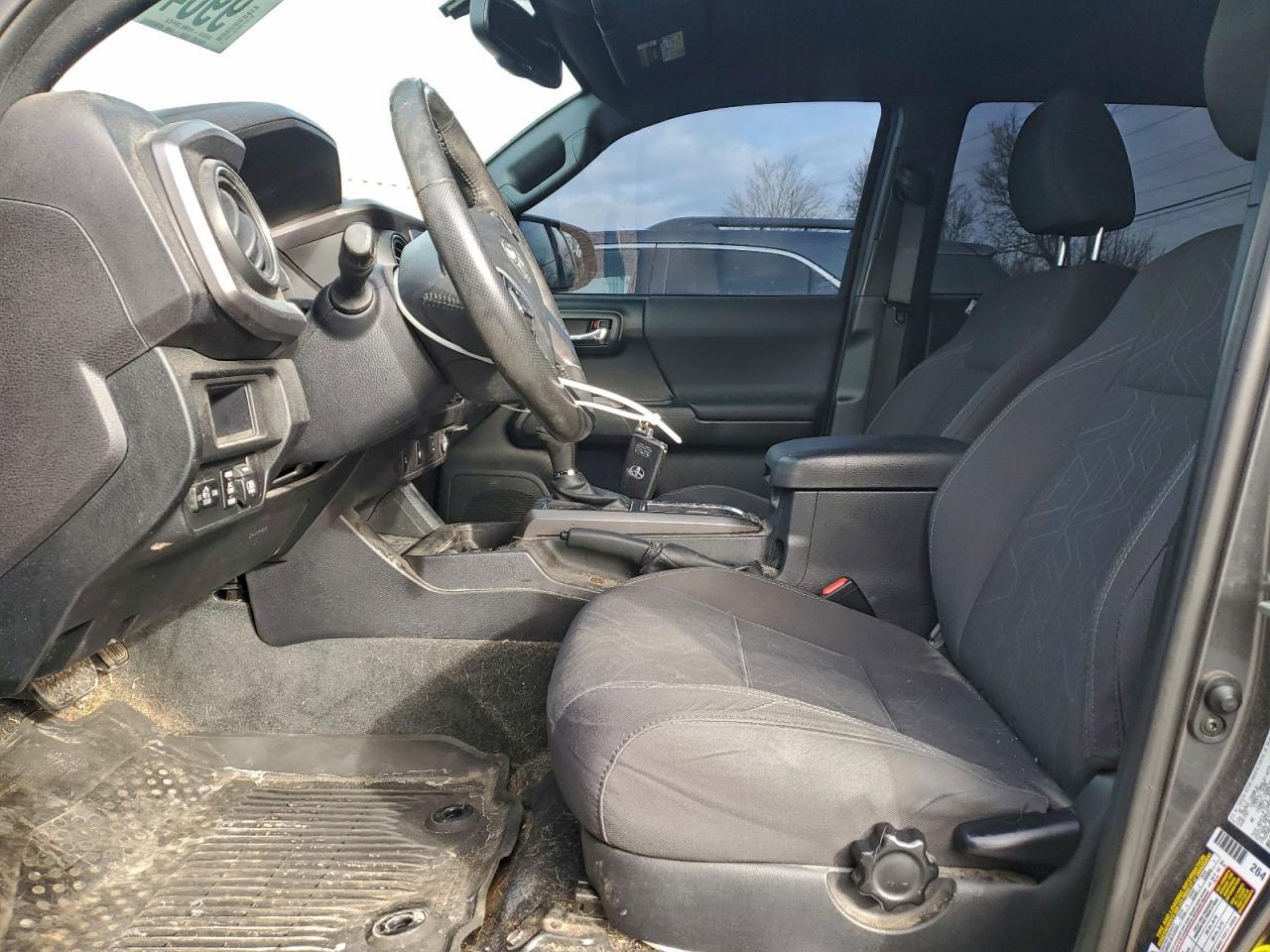 Toyota Tacoma Double Cab Image 3