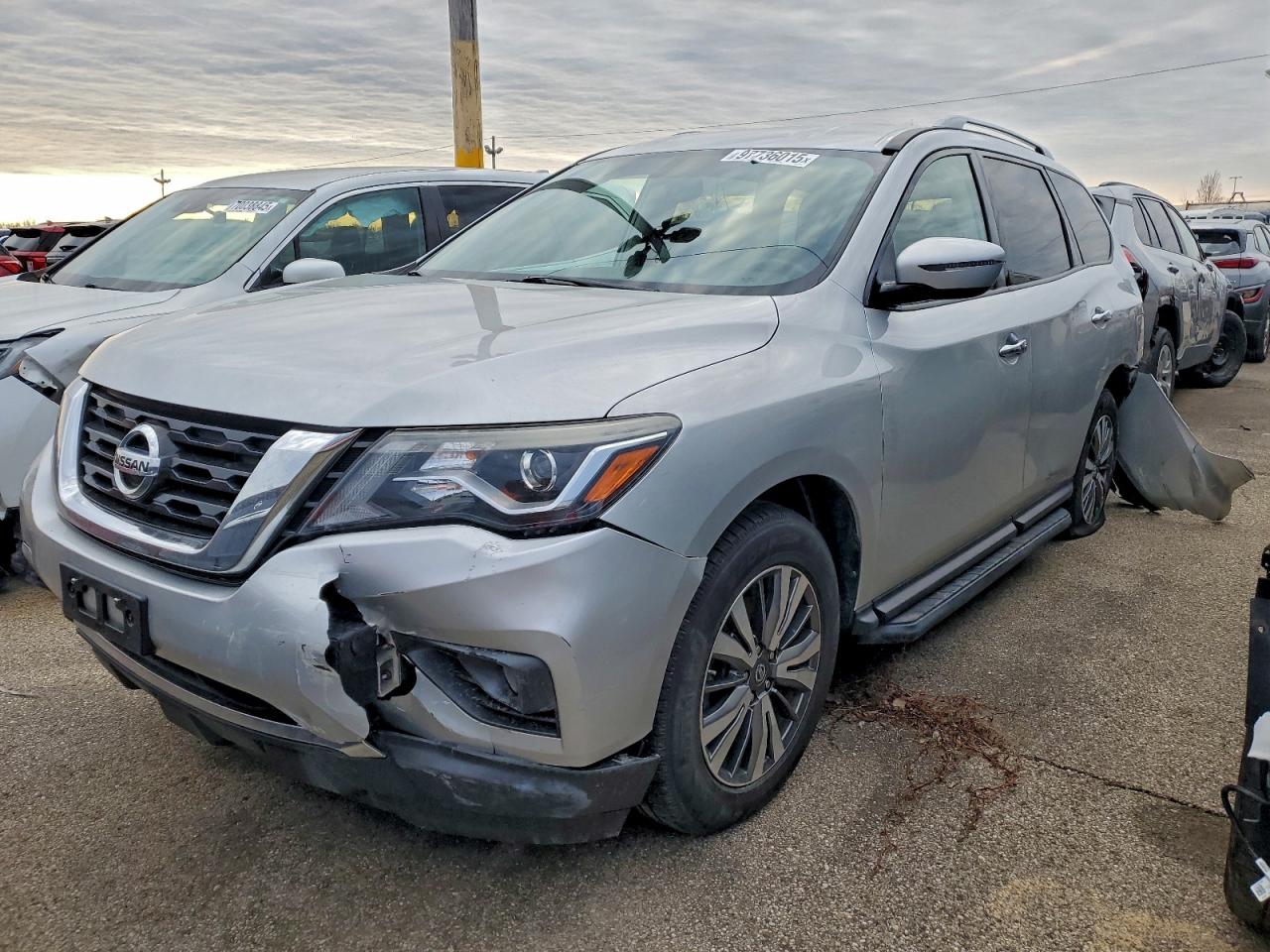 Nissan Pathfinder S Image 1