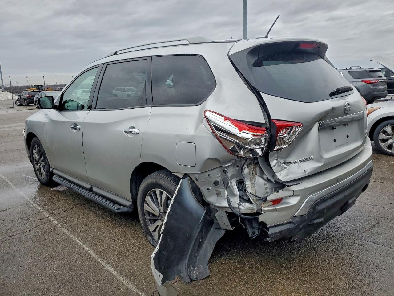 Nissan Pathfinder S Image 5