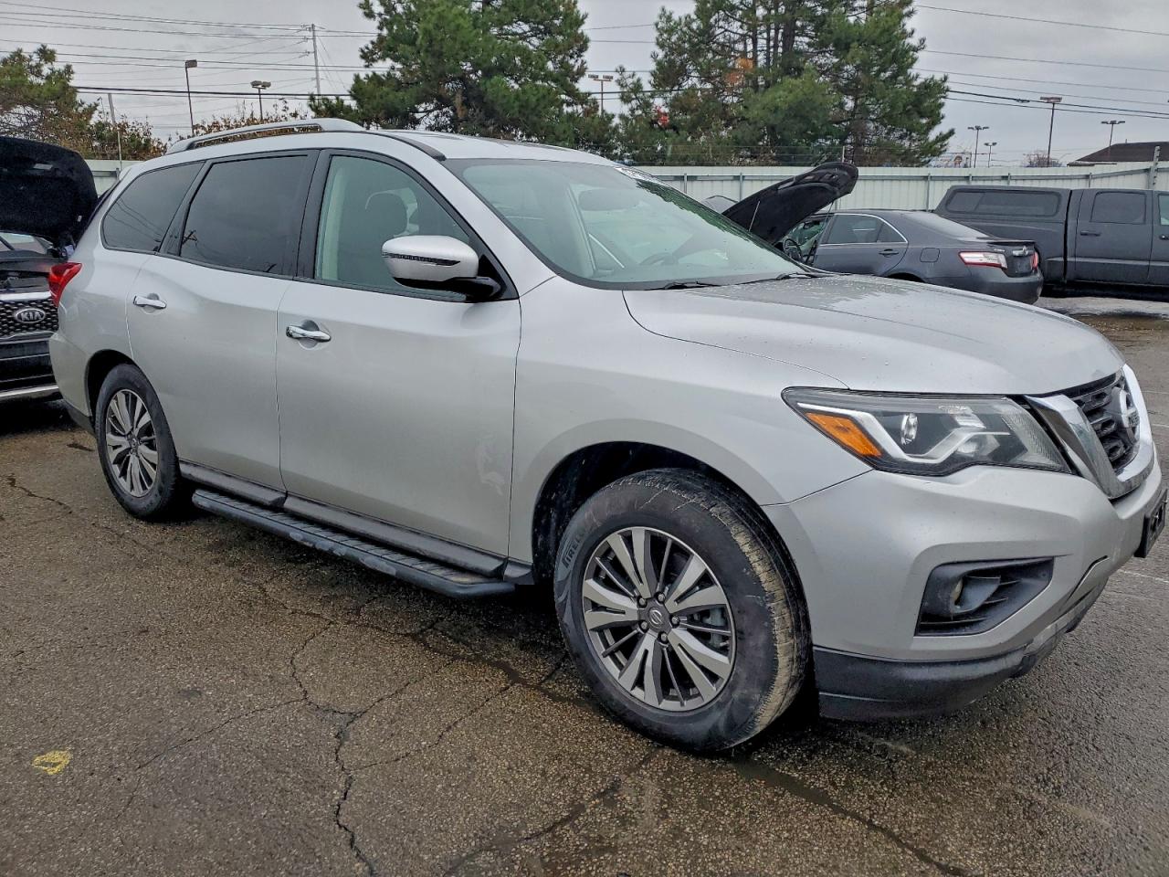 Nissan Pathfinder S Image 6