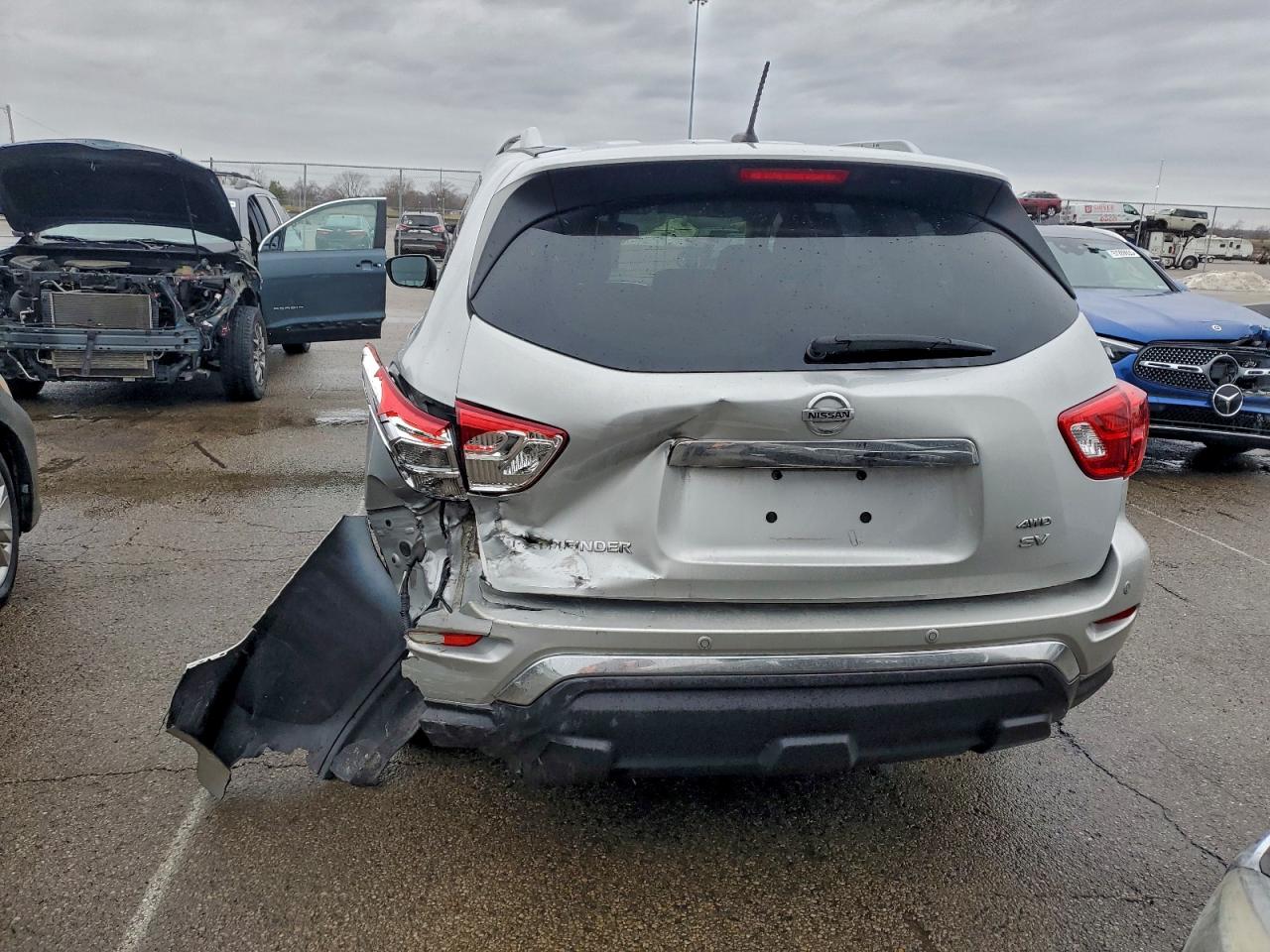 Nissan Pathfinder S Image 9