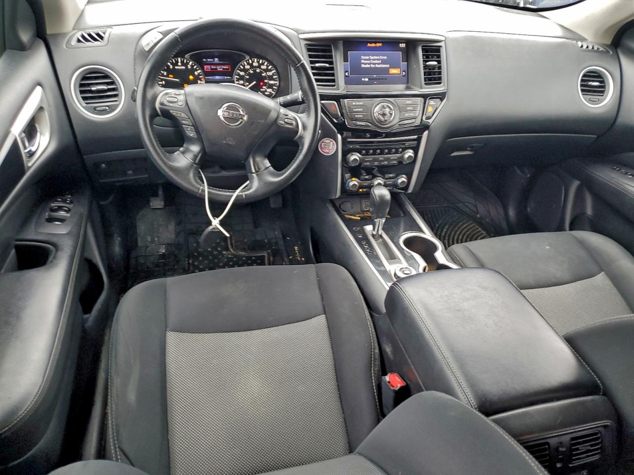 Nissan Pathfinder S Image 8