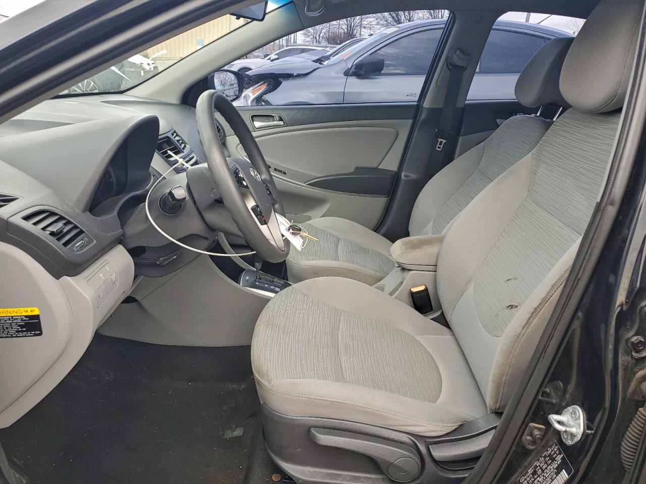 Hyundai ACCENT Se Image 12