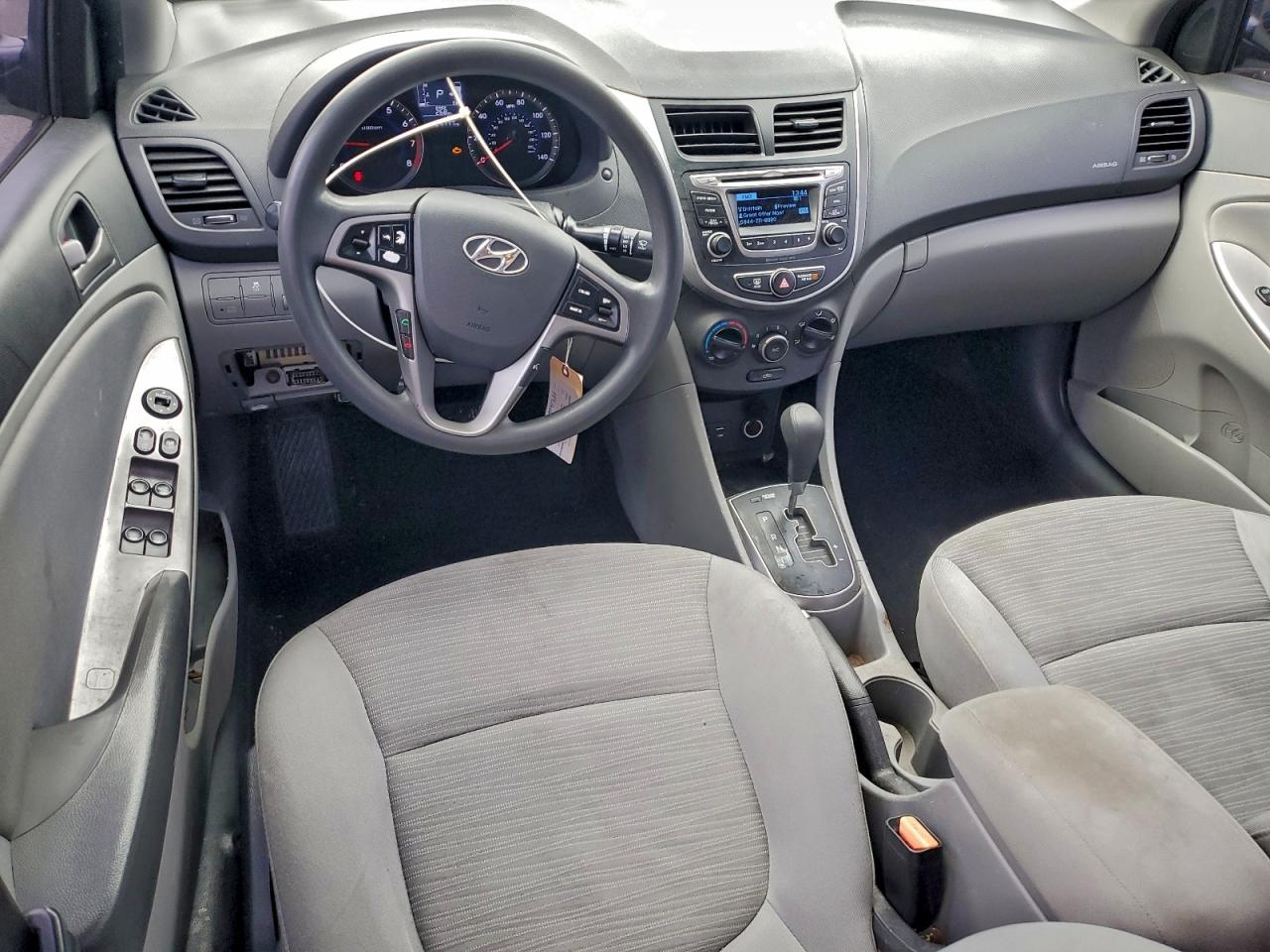 Hyundai ACCENT Se Image 8