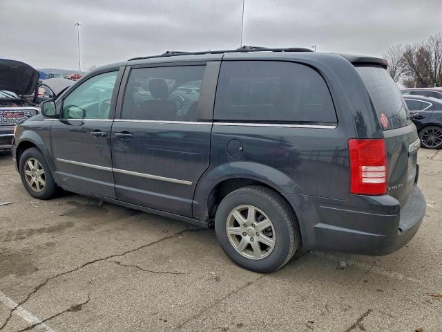 Chrysler Minivan Touring Image 13