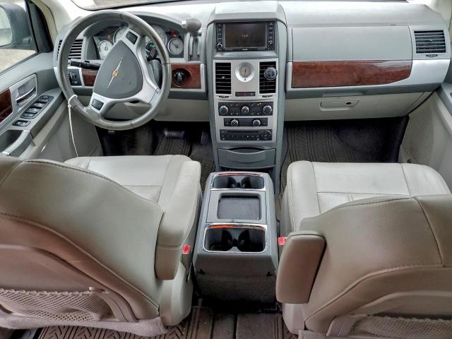 Chrysler Minivan Touring Image 4