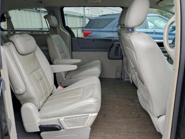 Chrysler Minivan Touring Image 8