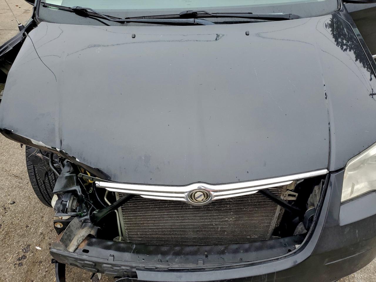 Chrysler Minivan Touring Image 11