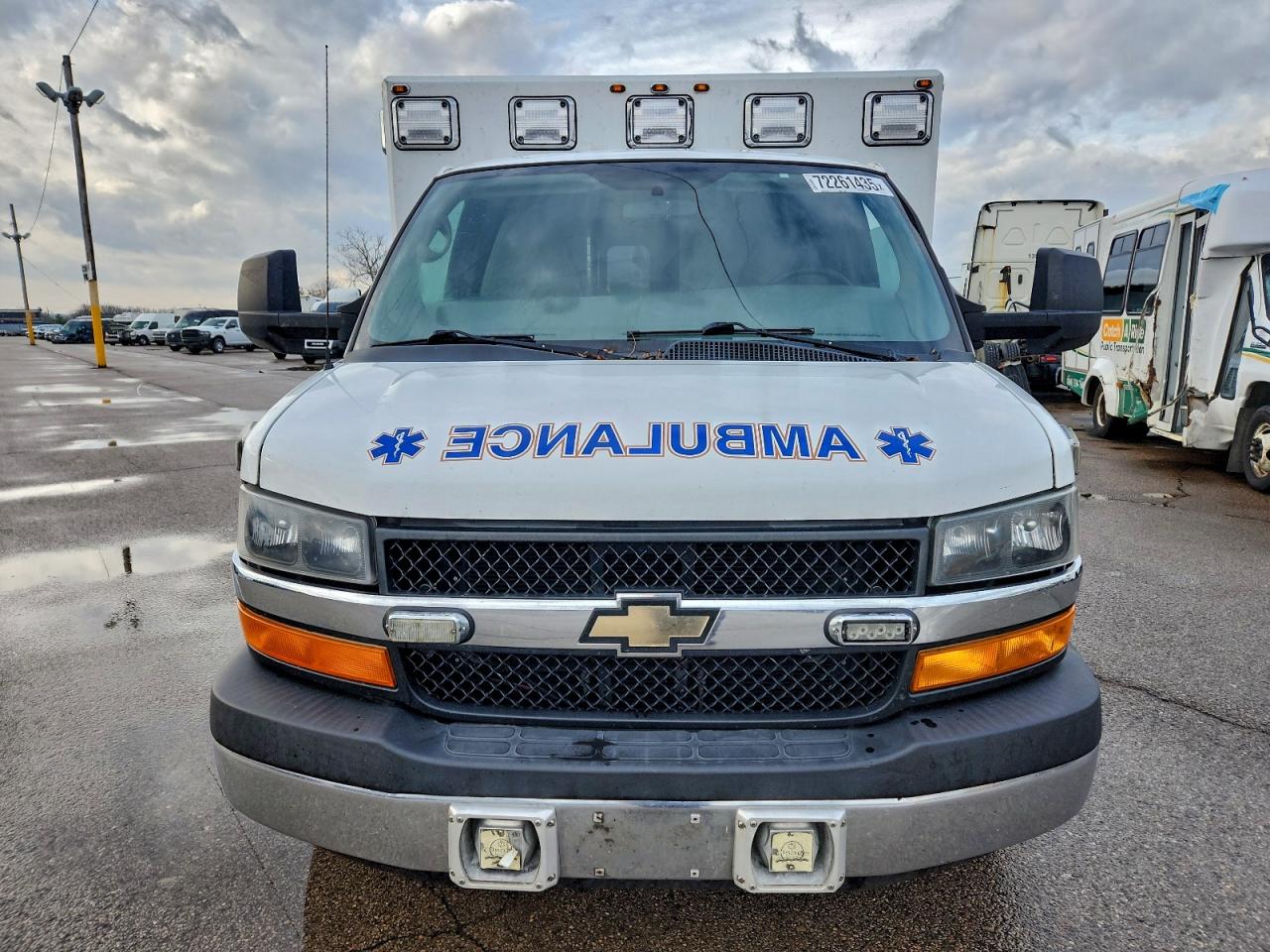 Chevrolet Express Image 2