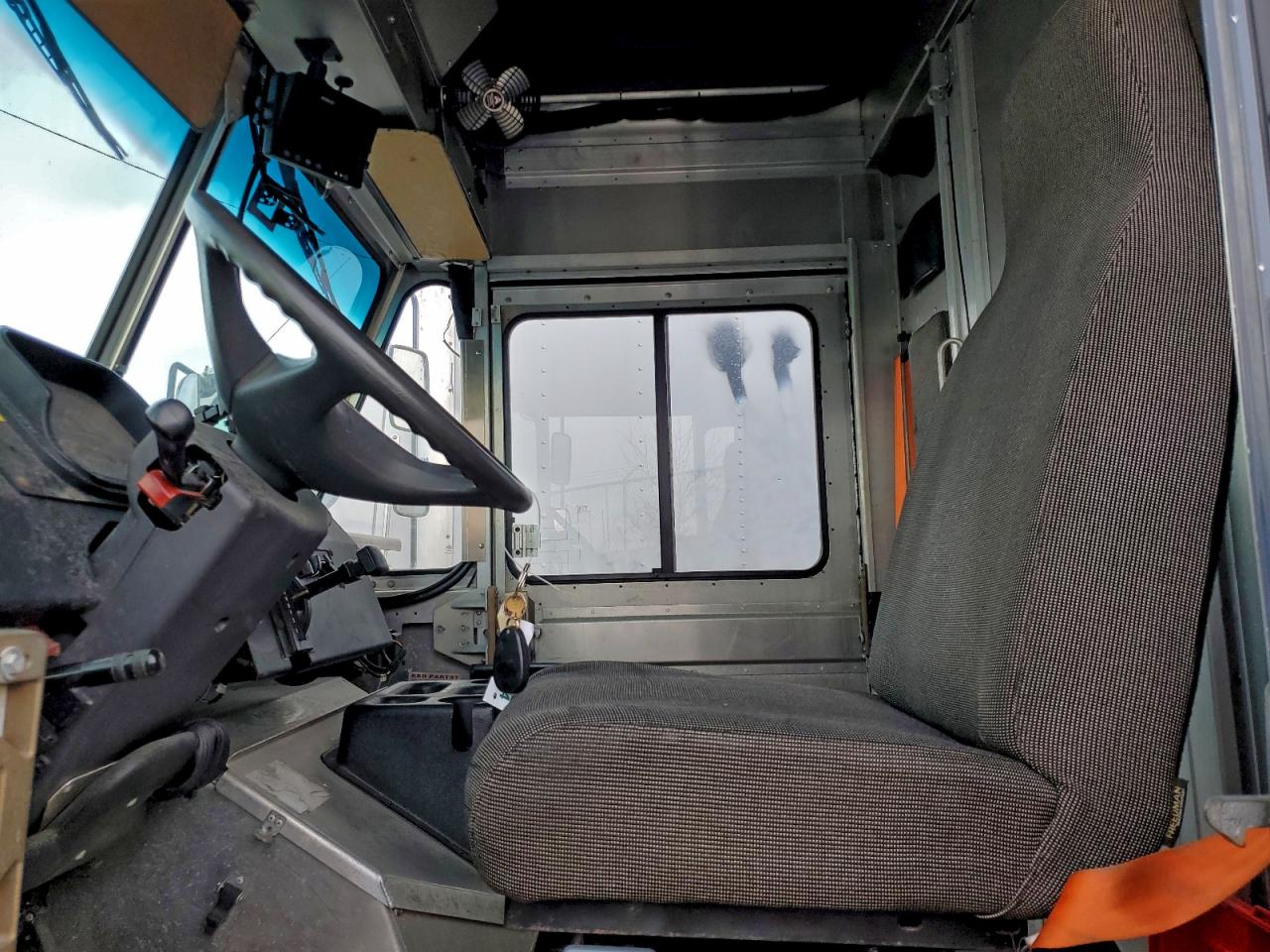 Freightliner Chassis M M Line Walk-in Van Image 6