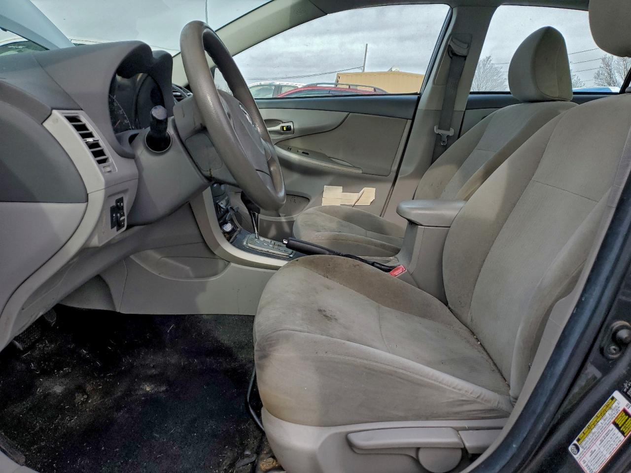 Toyota Corolla Base Image 7