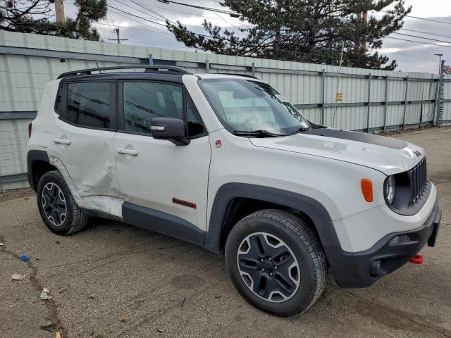 Jeep Renegade Trailhawk Image 6