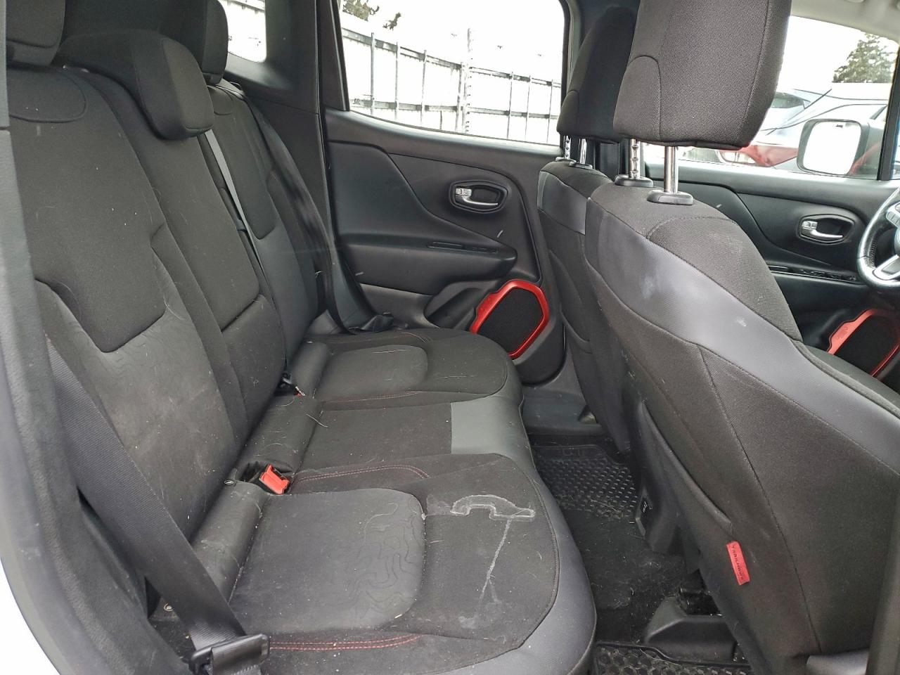 Jeep Renegade Trailhawk Image 10